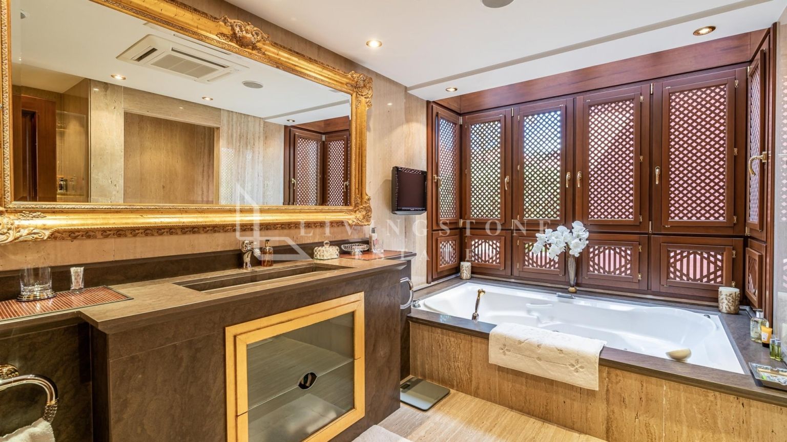 Torre Bermeja Triplex Apartment LE 00367P 8